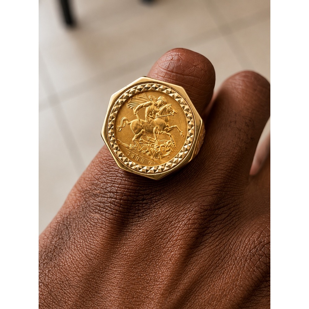 1986 gold sovereign signet ring, 9k gold